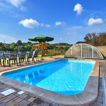 فيلة In With Thermal Spring